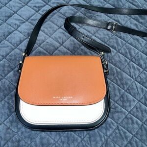 Marc Jacobs Tan and White Color-Blocked Crossbody